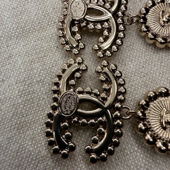 💗Chanel Pink Cabochon CC Crystal Drop Earrings✨ - Picture 11 of 12